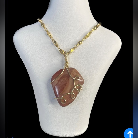 Faith-Natural stone reversible pendant wrapped in Gold tone with chain. - Picture 2 of 3